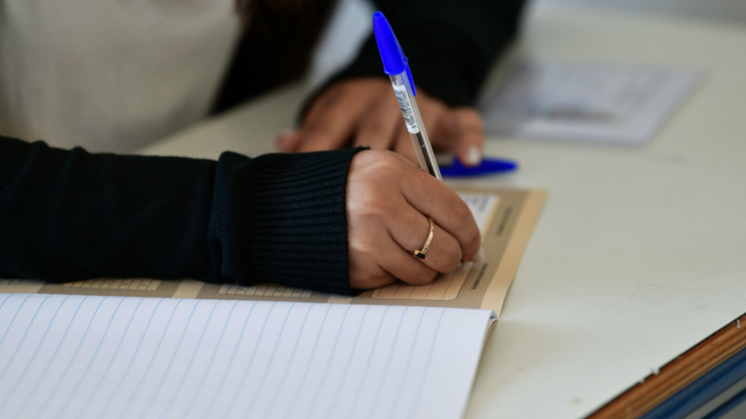 Προσομοίωση Διαγωνίσματος Πανελλαδικών από το φροντιστήριο ΔΙΑΚΡΟΤΗΜΑ στη Νέα Ελληνική Γλώσσα και Λογοτεχνία ΓΕΛ Προσομοίωση-Διαγωνίσματος-Πανελλαδικών-από-το-φροντιστήριο-ΔΙΑΚΡΟΤΗΜΑ-στη-Νέα-Ελληνική-Γλώσσα-και-Λογοτεχνία-ΓΕΛ