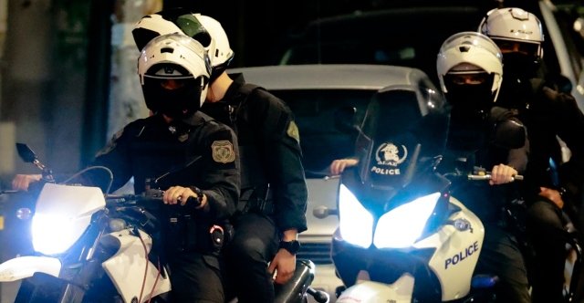 Τροχαίο στη Λεωφόρο Αθηνών, αυτοκίνητο έκανε ελιγμό και έπεσε πάνω σε ομάδα ΔΙΑΣ Τροχαίο-στη-Λεωφόρο-Αθηνών,-αυτοκίνητο-έκανε-ελιγμό-και-έπεσε-πάνω-σε-ομάδα-ΔΙΑΣ