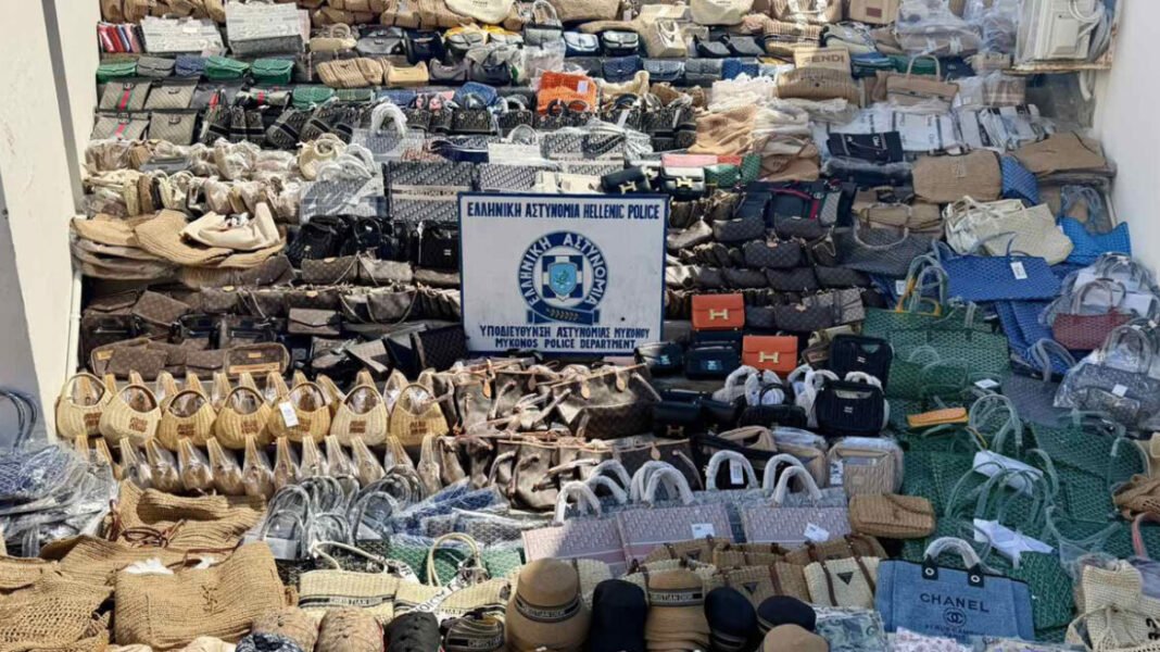 Εξαρθρώθηκε το κύκλωμα που είχε «πλημμυρίσει» τη Μύκονο με μαϊμού Prada και Gucci, δείτε βίντεο Εξαρθρώθηκε-το-κύκλωμα-που-είχε-«πλημμυρίσει»-τη-Μύκονο-με-μαϊμού-prada-και-gucci,-δείτε-βίντεο