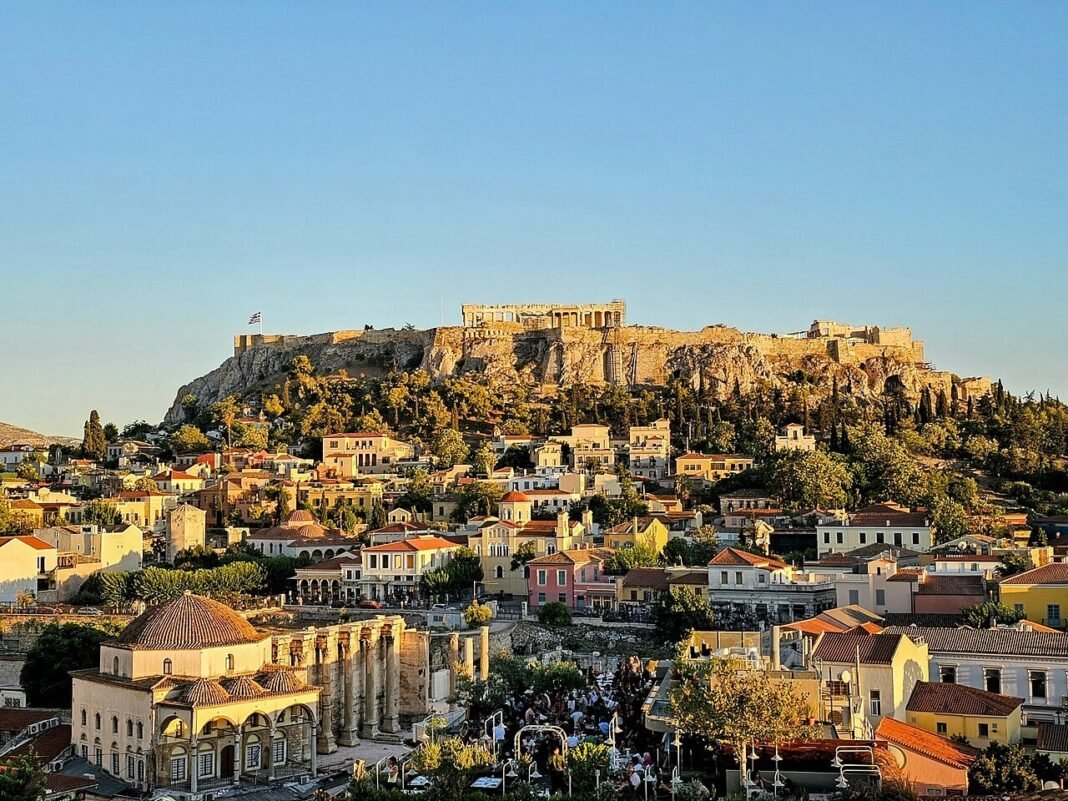 greeks-work-the-longest-hours-in-europe,-eurostat-data-show