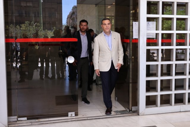 Οργανώνεται η ΕΛΑΣ στον «πόλεμο» με το ΠΑΣΟΚ, κόντρα για τις συνεργασίες από την πρώτη ημέρα Οργανώνεται-η-ΕΛΑΣ-στον-«πόλεμο»-με-το-ΠΑΣΟΚ,-κόντρα-για-τις-συνεργασίες-από-την-πρώτη-ημέρα