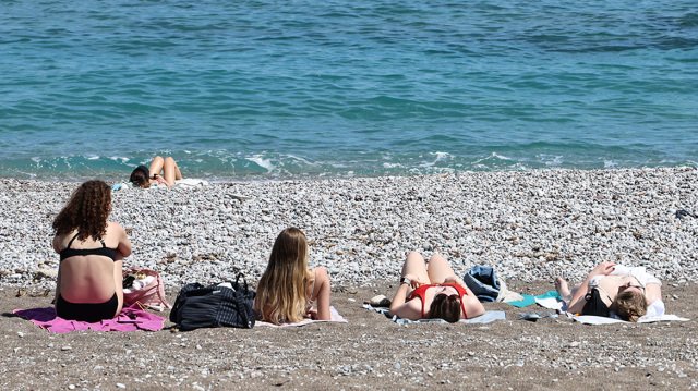 Καιρός για μπάνιο και βόλτες το τριήμερο του Αγίου Πνεύματος – Ξεπέρασε τους 35 °C η θερμοκρασία την Πέμπτη Καιρός-για-μπάνιο-και-βόλτες-το-τριήμερο-του-Αγίου-Πνεύματος-–-Ξεπέρασε-τους-35-°c-η-θερμοκρασία-την-Πέμπτη