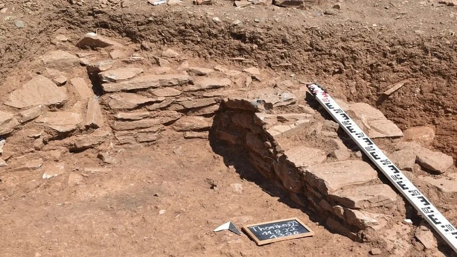 iron-age-house-from-the-10th-century-bc-discovered-in-greece