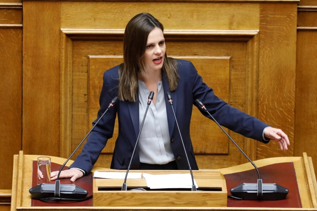 Έφη Αχτσιόγλου: Παραιτήθηκε από τη βουλευτική της έδρα – «Δεν παραιτούμαι όμως από την ενεργό πολιτική» Έφη-Αχτσιόγλου:-Παραιτήθηκε-από-τη-βουλευτική-της-έδρα-–-«Δεν-παραιτούμαι-όμως-από-την-ενεργό-πολιτική»