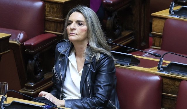 Πέτη-Πέρκα:-Ο-Τσίπρας-δεν-ανήκει-στη-σύγχρονη-Αριστερά,-ο-Χαρίτσης-ήταν-πρόεδρος-ενώ-κοιτούσε-να-πάει-σε-ένα-άλλο-κόμμα