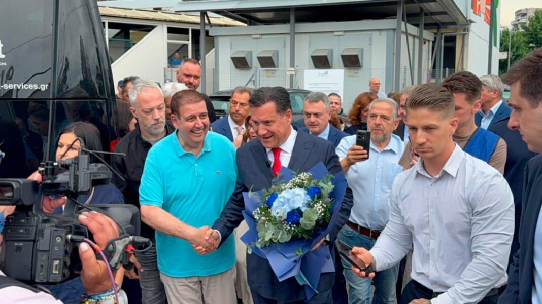 Ο διάλογος του Γεωργιάδη με εργαζόμενους στο Ιπποκράτειο και μέλη της ΑΝΤΑΡΣΥΑ: «Κανείς εκλεγμένος υπουργός δεν είναι ανεπιθύμητος» Ο διάλογος του Γεωργιάδη με εργαζόμενους στο Ιπποκράτειο και μέλη της ΑΝΤΑΡΣΥΑ: «Κανείς εκλεγμένος υπουργός δεν είναι ανεπιθύμητος»