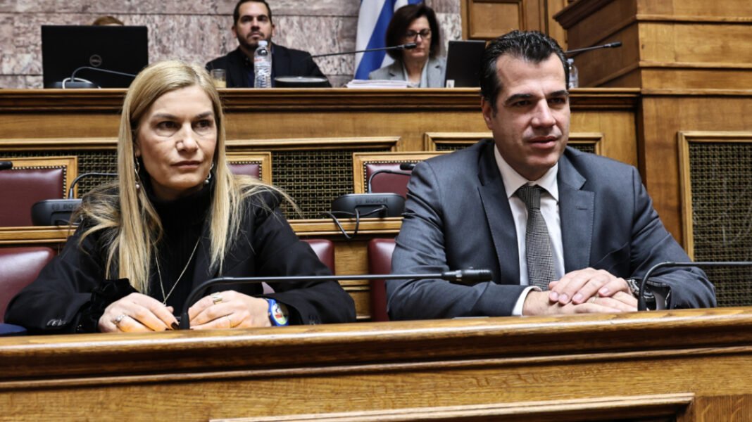Πέρασε από την επιτροπή της Βουλής το νομοσχέδιο για το μεταναστευτικό με τις ψήφους της ΝΔ Πέρασε από την επιτροπή της Βουλής το νομοσχέδιο για το μεταναστευτικό με τις ψήφους της ΝΔ
