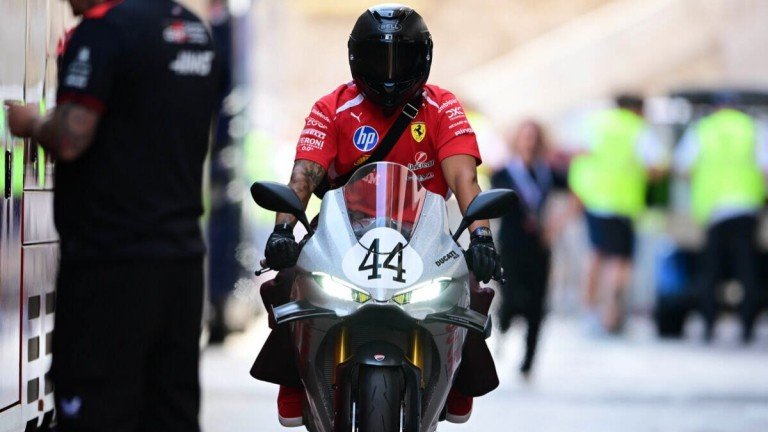 Στο-Μονακό-ο-Λιούις-Χάμιλτον-με-ducati-panigale-v4-s-100