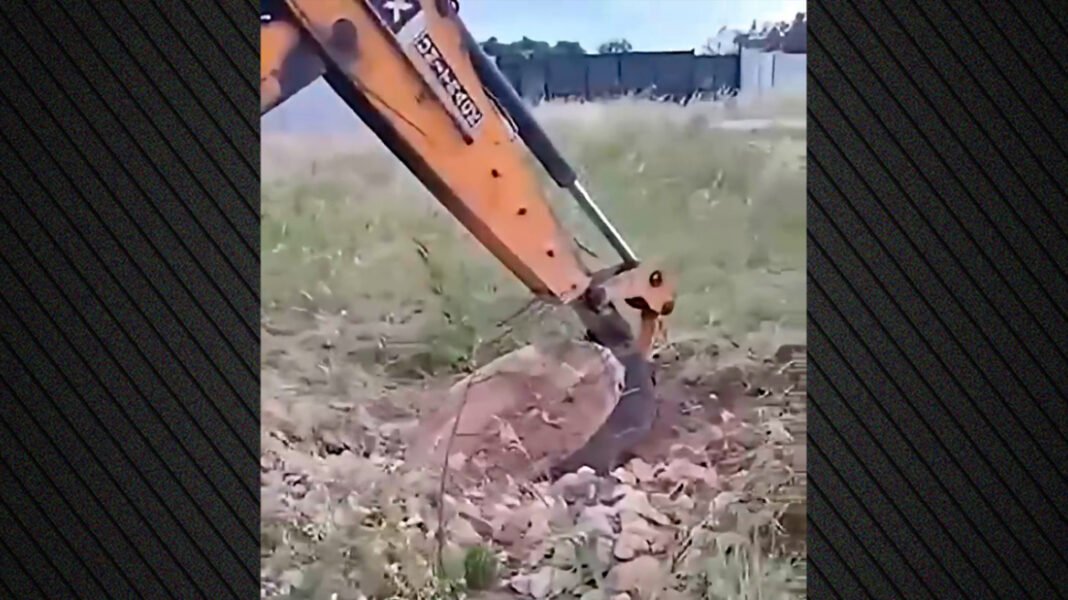 Με-εκσκαφέα-έψαξε-η-αστυνομία-τις-χρυσές-λίρες-στη-βίλα-των-Βιλανάκηδων-στη-Λάρισα,-δείτε-βίντεο