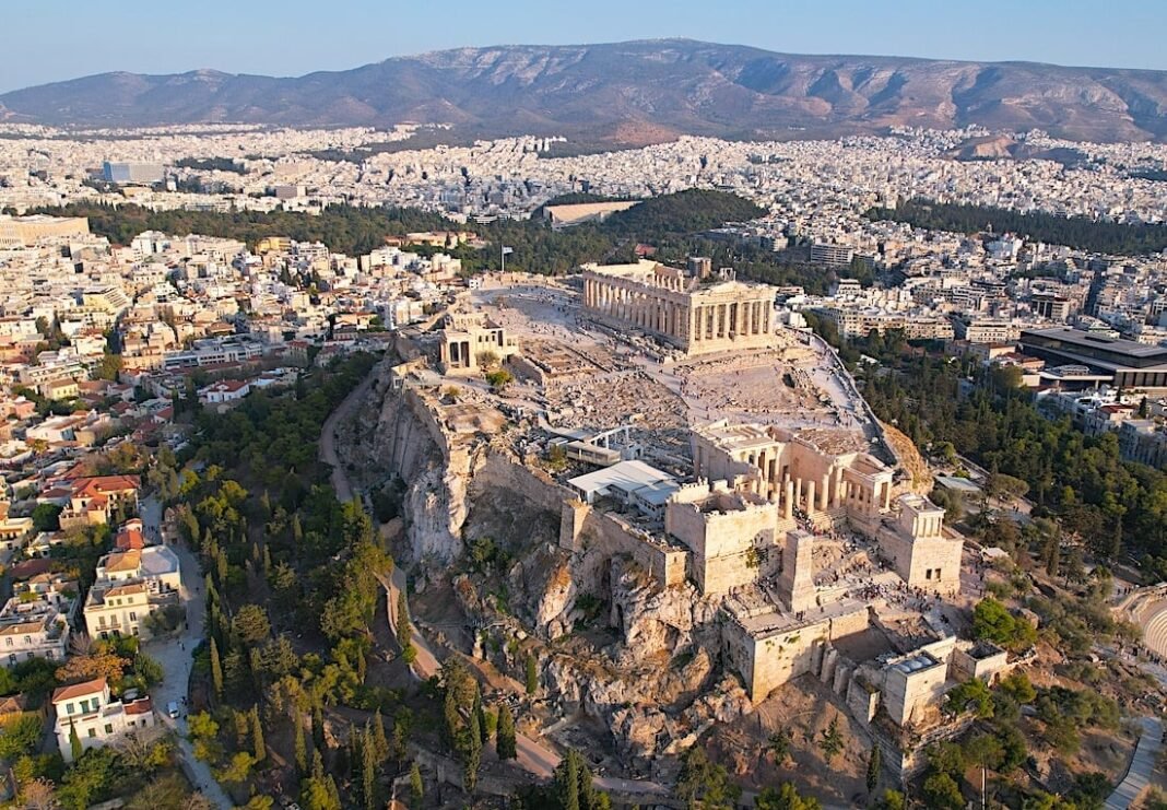 Tourism Alone Won’t Save Greece: Why a Complex Economy Is Urgently Needed tourism-alone-won’t-save-greece:-why-a-complex-economy-is-urgently-needed