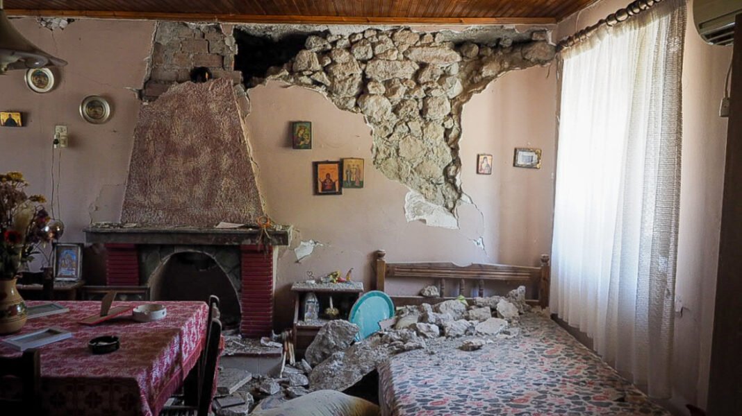 «Τρόμος, δεν πρόλαβα ούτε παπούτσια να βάλω»: Μαρτυρίες κατοίκων για τους σεισμούς στην Εύβοια «Τρόμος,-δεν-πρόλαβα-ούτε-παπούτσια-να-βάλω»:-Μαρτυρίες-κατοίκων-για-τους-σεισμούς-στην-Εύβοια