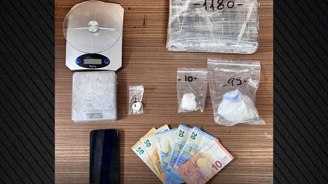 Συνελήφθη 25χρονος για διακίνηση ναρκωτικών στην Αττική Συνελήφθη-25χρονος-για-διακίνηση-ναρκωτικών-στην-Αττική