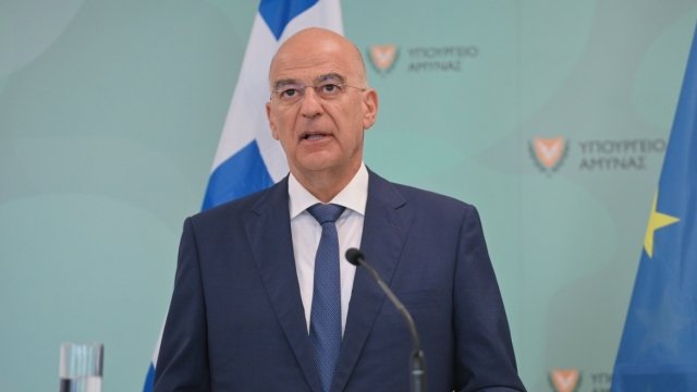 Στόχοι-τουρκικής-παρενόχλησης-ο-Δένδιας-και-οι-ομόλογοί-του-από-Γαλλία-και-Ολλανδία,-πριν-τις-υπογραφές-για-γαλλικές-δυνάμεις-στην-Κύπρο