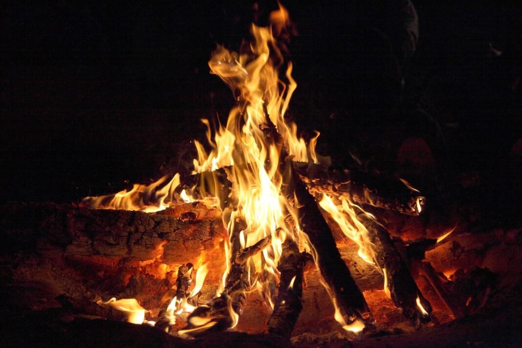 South African Cave May Hold Oldest Evidence of Human Fire Use south-african-cave-may-hold-oldest-evidence-of-human-fire-use