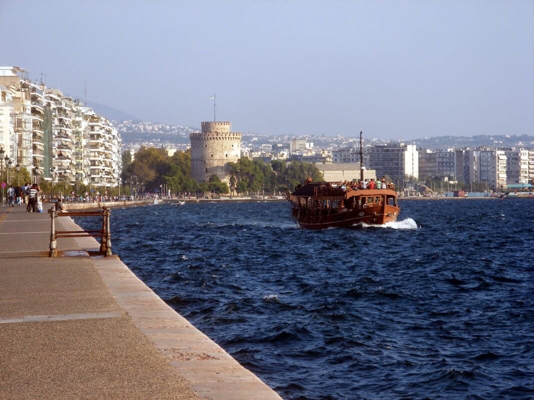 Algal Bloom Once Again Turns Thessaloniki Waterfront Brown algal-bloom-once-again-turns-thessaloniki-waterfront-brown