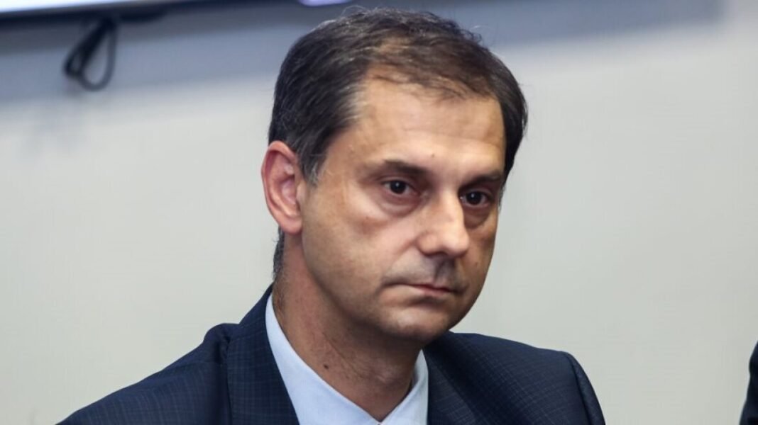 Η οικονομική διπλωματία ως δύναμη εθνικής αξιοπιστίας και ανάπτυξης – Άρθρο του Χάρη Θεοχάρη Χάρης Θεοχάρης: «Αν κάνει κόμμα ο Σαμαράς θα είναι μια δεύτερη προδοσία»