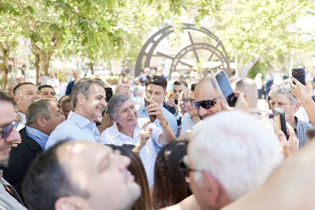 Μητσοτάκης:-Νέο-βίντεο-από-την-Ρόδο-–-«Την-ιδρώνουμε-την-φανέλα»