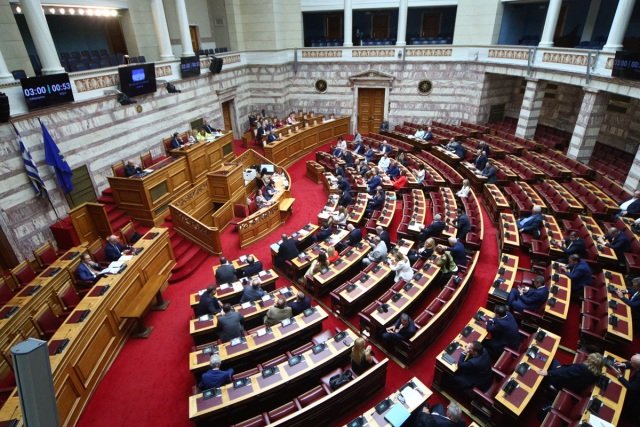 Συνταγματική-Αναθεώρηση:-Το-ΠΑΣΟΚ-λέει-«ναι»-υπό-προϋποθέσεις-στο-άρθρο-16-για-τα-μη-κρατικά-πανεπιστήμια