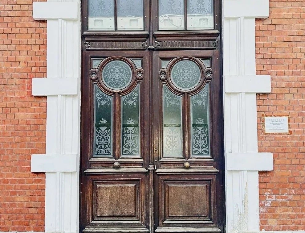 Doors of Thessaloniki: A Photographic Journey Into Greek History doors-of-thessaloniki:-a-photographic-journey-into-greek-history