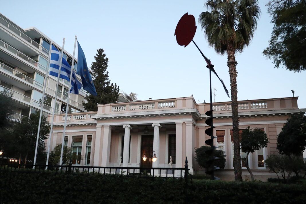 Το «οικονομικό τρίπτυχο» της κυβέρνησης για τη στήριξη των νοικοκυριών: Παρεμβάσεις για την ακρίβεια, μέτρα προστασίας οφειλετών και μειώσεις φόρων Το-«οικονομικό-τρίπτυχο»-της-κυβέρνησης-για-τη-στήριξη-των-νοικοκυριών:-Παρεμβάσεις-για-την-ακρίβεια,-μέτρα-προστασίας-οφειλετών-και-μειώσεις-φόρων