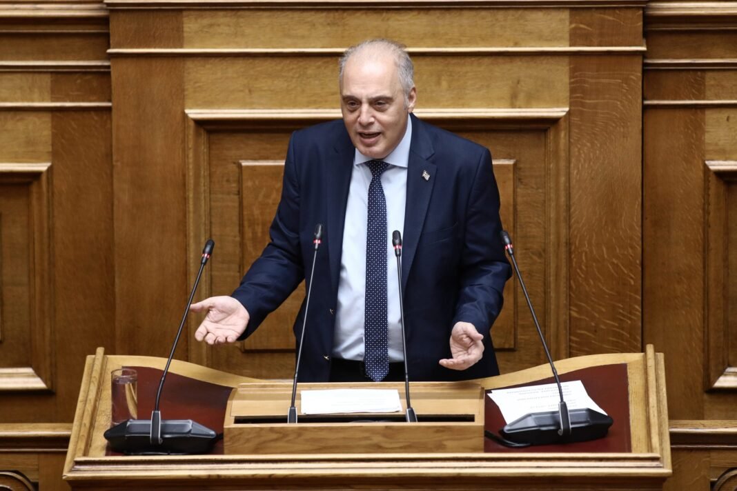 Βουλή-–-Βελόπουλος:-Έχουμε-συγκεκριμένο-πρόγραμμα-–-tέλος-οι-γαλάζιες-ακρίδες,-οι-γαλάζιοι-λαγοκέφαλοι-και-οι-γαλάζιες-κομπίνες