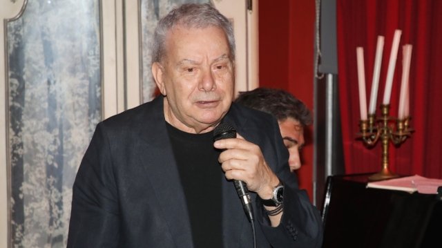 Μανώλης Μητσιάς: Πλησιάζει η στιγμή που θα σταματήσω το τραγούδι, δεν θέλω να με προλάβει καμία κακή στιγμή ούτε να με λυπηθεί ο κόσμος Μανώλης-Μητσιάς:-Πλησιάζει-η-στιγμή-που-θα-σταματήσω-το-τραγούδι,-δεν-θέλω-να-με-προλάβει-καμία-κακή-στιγμή-ούτε-να-με-λυπηθεί-ο-κόσμος