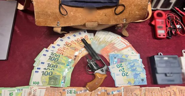 Κακουργηματικές διώξεις στους συλληφθέντες της σπείρας που «πείραζαν» ρολόγια του ΔΕΔΔΗΕ με την παγκόσμια «πατέντα» Κακουργηματικές-διώξεις-στους-συλληφθέντες-της-σπείρας-που-«πείραζαν»-ρολόγια-του-ΔΕΔΔΗΕ-με-την-παγκόσμια-«πατέντα»