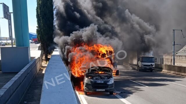 video:-Φωτιά-σε-όχημα-στην-Αττική-Οδό