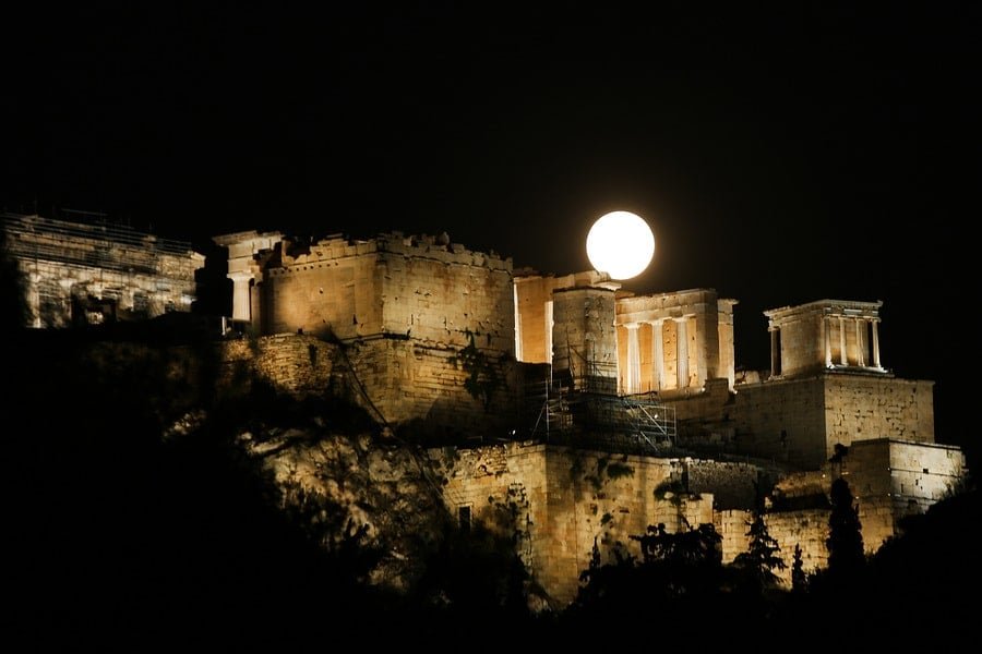 the-e5,000-acropolis-experience:-after-hours-privacy-for-elite-travelers