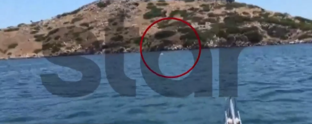Καρέ – καρέ η διάσωση 14χρονου και της μητέρας του στα Μέγαρα που παρασύρθηκαν στη θάλασσα και βρέθηκαν δίπλα σε βραχονησίδα Καρέ-–-καρέ-η-διάσωση-14χρονου-και-της-μητέρας-του-στα-Μέγαρα-που-παρασύρθηκαν-στη-θάλασσα-και-βρέθηκαν-δίπλα-σε-βραχονησίδα