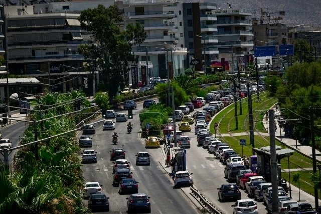 Τροχαίο-στη-Λεωφόρο-Ποσειδώνος,-με-δυσκολία-η-κυκλοφορία-στο-ρεύμα-προς-Πειραιά