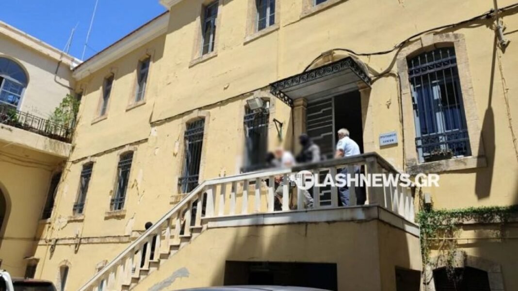 Προφυλακιστέος-ο-43χρονος-Σκοπιανός-για-τη-δολοφονία-της-Σταυρούλας:-«Κάθαρμα»-φώναζαν-έξω-από-τα-Δικαστήρια