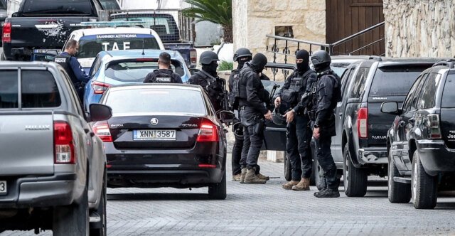 Ελεύθεροι-μετά-τις-απολογίες-του-οι-πέντε-της-οικογένειας-Καργάκη-για-τη-βόμβα-στα-Βορίζια
