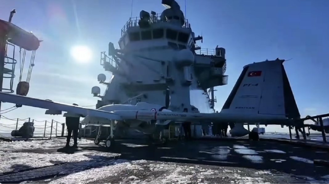Ιταλικό αεροπλανοφόρο με τουρκικά drones και στο βάθος η Ελλάδα Ιταλικό-αεροπλανοφόρο-με-τουρκικά-drones-και-στο-βάθος-η-Ελλάδα