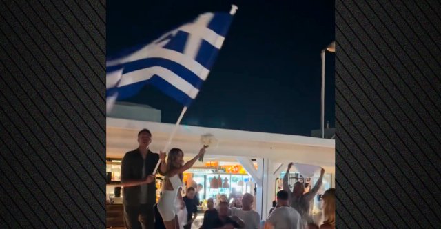 Με-Ζορμπά,-το-πέταγμα-της-ανθοδέσμης-και-την-ελληνική-σημαία-έκλεισε-το-πάρτι-μετά-τον-γάμο-Οικονομάκου-Τσερέλα-στην-Πάρο,-δείτε-βίντεο