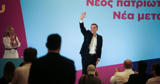 Φυγόκεντρες δυνάμεις στην Κεντροαριστερά: Οι «πράσινοι» του Τσίπρα, το φλερτ ΣΥΡΙΖΑ – ΠΑΣΟΚ και η … Τζάκρη Φυγόκεντρες-δυνάμεις-στην-Κεντροαριστερά:-Οι-«πράσινοι»-του-Τσίπρα,-το-φλερτ-ΣΥΡΙΖΑ-–-ΠΑΣΟΚ-και-η-…-Τζάκρη