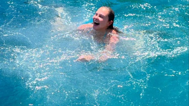 Η Άσλεϊ Τζαντ κάνει διακοπές στην Ελλάδα: Δείτε βίντεο με τις βουτιές της στη θάλασσα Η-Άσλεϊ-Τζαντ-κάνει-διακοπές-στην-Ελλάδα:-Δείτε-βίντεο-με-τις-βουτιές-της-στη-θάλασσα