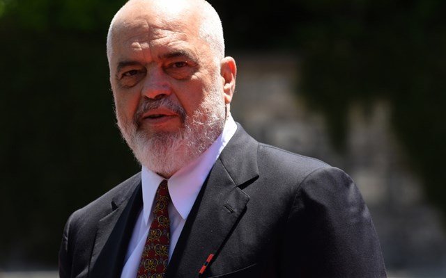 Γιατί-επαναστατούν-τα-“Φλαμίνγκο”-στην-Αλβανία;