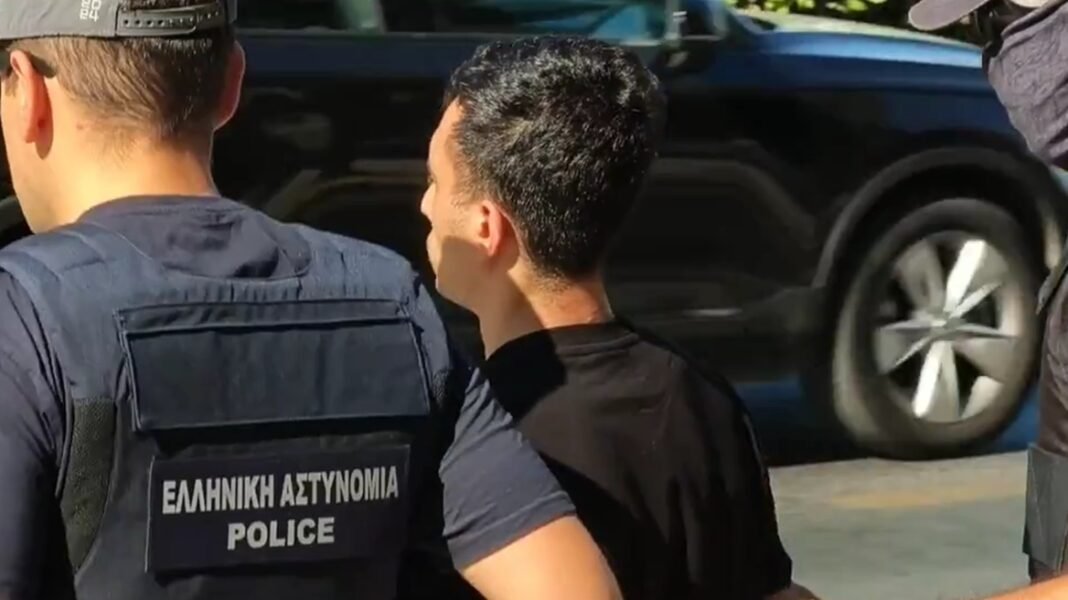 Στην Ευελπίδων ο 28χρονος Τούρκος που εκτέλεσε ομοεθνή του στα Εξάρχεια, εκτελούσε συμβόλαιο θανάτου για 18.000 ευρώ Στην-Ευελπίδων-ο-28χρονος-Τούρκος-που-εκτέλεσε-ομοεθνή-του-στα-Εξάρχεια,-εκτελούσε-συμβόλαιο-θανάτου-για-18.000-ευρώ