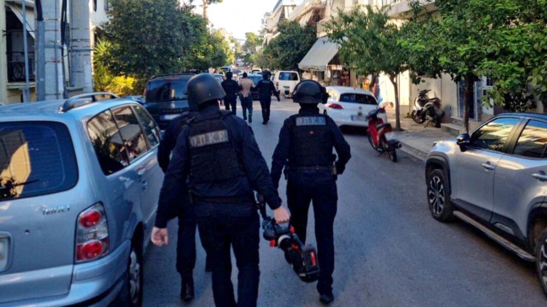 Σε-εξέλιξη-μεγάλη-αστυνομική-επιχείρηση-στην-Αττική-για-απατεώνες-που-παριστάνουν-υπαλλήλους-του-ΔΕΔΔΗΕ