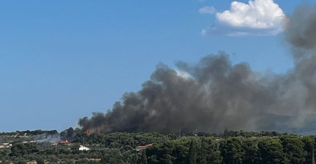 Φωτιά τώρα στην Κυρά Βρύση Κορινθίας, μήνυμα 112 για ετοιμότητα, δείτε βίντεο Φωτιά-τώρα-στην-Κυρά-Βρύση-Κορινθίας,-μήνυμα-112-για-ετοιμότητα,-δείτε-βίντεο