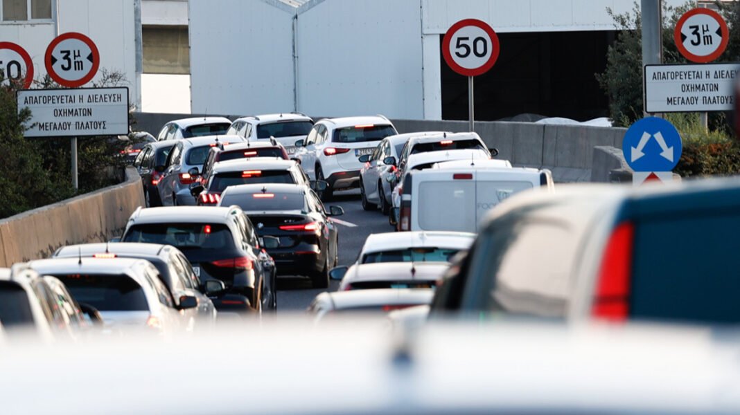 Τέσσερις ελαφρά τραυματίες έπειτα από σύγκρουση τριών οχημάτων στην Αττική Οδό στον κόμβο Μεταμόρφωσης Τέσσερις-ελαφρά-τραυματίες-έπειτα-από-σύγκρουση-τριών-οχημάτων-στην-Αττική-Οδό-στον-κόμβο-Μεταμόρφωσης