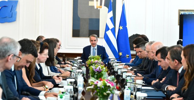Μητσοτάκης: Περαιτέρω πτώση στην τιμή της βενζίνης, 617,5 εκατ. σε αγρότες – Κάνουν εξαγγελίες για τις τράπεζες αυτοί που τις έκλεισαν Μητσοτάκης:-Περαιτέρω-πτώση-στην-τιμή-της-βενζίνης,-617,5-εκατ.-σε-αγρότες-–-Κάνουν-εξαγγελίες-για-τις-τράπεζες-αυτοί-που-τις-έκλεισαν