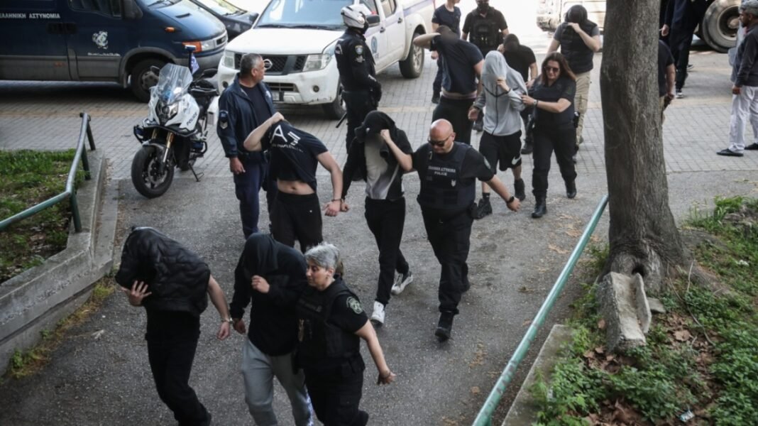 Ένοχοι 13 κατηγορούμενοι για την «Εθνικιστική Νεολαία Θεσσαλονίκης», ποινές έως 4 χρόνια Ένοχοι-13-κατηγορούμενοι-για-την-«Εθνικιστική-Νεολαία-Θεσσαλονίκης»,-ποινές-έως-4-χρόνια