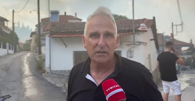 «Η φωτιά έχει φτάσει μέσα στο χωριό, λίγα μέτρα από τα σπίτια», λέει ο αντιδήμαρχος στο Δερβένι «Η-φωτιά-έχει-φτάσει-μέσα-στο-χωριό,-λίγα-μέτρα-από-τα-σπίτια»,-λέει-ο-αντιδήμαρχος-στο-Δερβένι