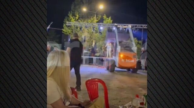 Γωγώ Τσαμπά: Της έριξαν λουλούδια με φορτωτή σε πανηγύρι στα Φάρσαλα, δείτε βίντεο Γωγώ-Τσαμπά:-Της-έριξαν-λουλούδια-με-φορτωτή-σε-πανηγύρι-στα-Φάρσαλα,-δείτε-βίντεο