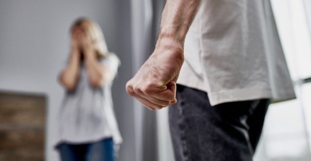 Στο μικροσκόπιο των Αρχών αυτοδιοικητικός του Δήμου Αγρινίου για ενδοοικογενειακή βία Στο-μικροσκόπιο-των-Αρχών-αυτοδιοικητικός-του-Δήμου-Αγρινίου-για-ενδοοικογενειακή-βία