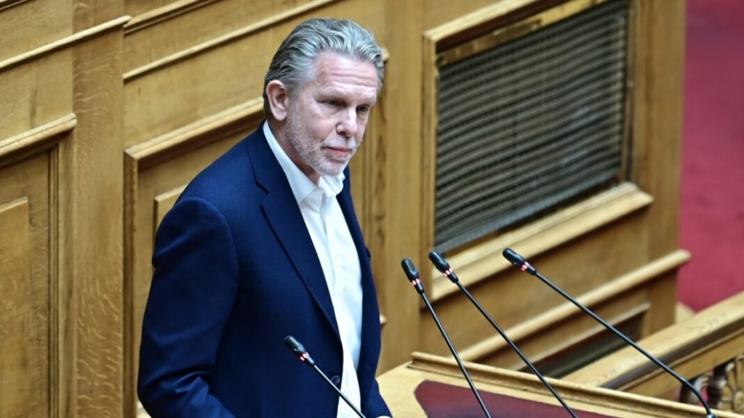 Στη Βουλή μεταφέρει το ΠΑΣΟΚ τη σύγκρουση για το «Ελλάδα 2.0»