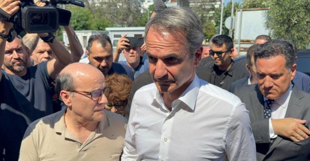 «Οι δράστες θα αντιμετωπιστούν ως εγκληματίες»: Στο Ιπποκράτειο Θεσσαλονίκης ο Μητσοτάκης, επισκέφθηκε τους τραυματίες της βομβιστικής επίθεσης «Οι-δράστες-θα-αντιμετωπιστούν-ως-εγκληματίες»:-Στο-Ιπποκράτειο-Θεσσαλονίκης-ο-Μητσοτάκης,-επισκέφθηκε-τους-τραυματίες-της-βομβιστικής-επίθεσης