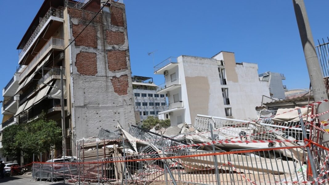 Οικονομική-ενίσχυση-3.000-ευρώ-από-τον-Δήμο-Αθηναίων-στις-οικογένειες-της-πολυκατοικίας-που-κατέρρευσε-στα-Πετράλωνα
